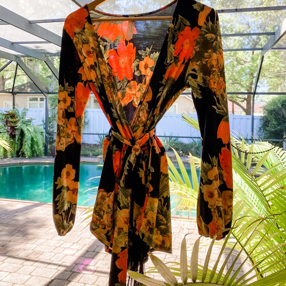 Floral print romper with sash belt size S!